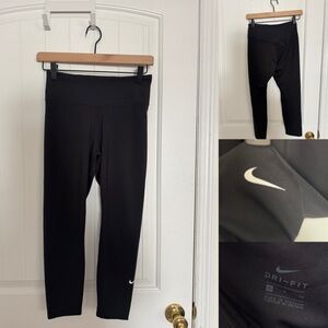 Nike Womens Black Performance Leggings Cropped